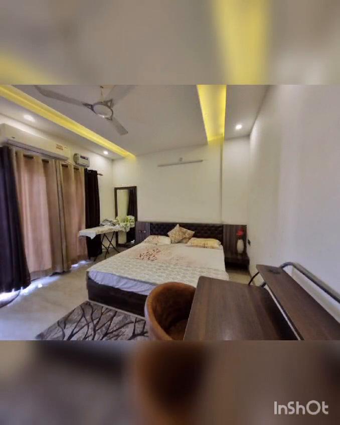 Bhagwan Shantinath Jain Homestay - Tap to explore photos