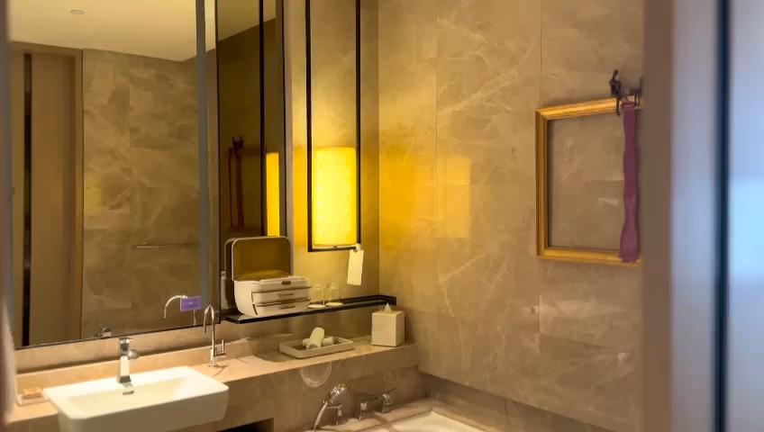 SOFITEL SINGAPORE CITY CENTRE - Tap to explore photos