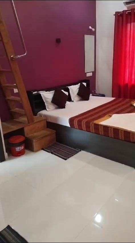 CLASSIC ANAND BUNGALOW-IMPERIAL SUITE AT TARKARLI BEACH MALVAN - Tap to explore photos
