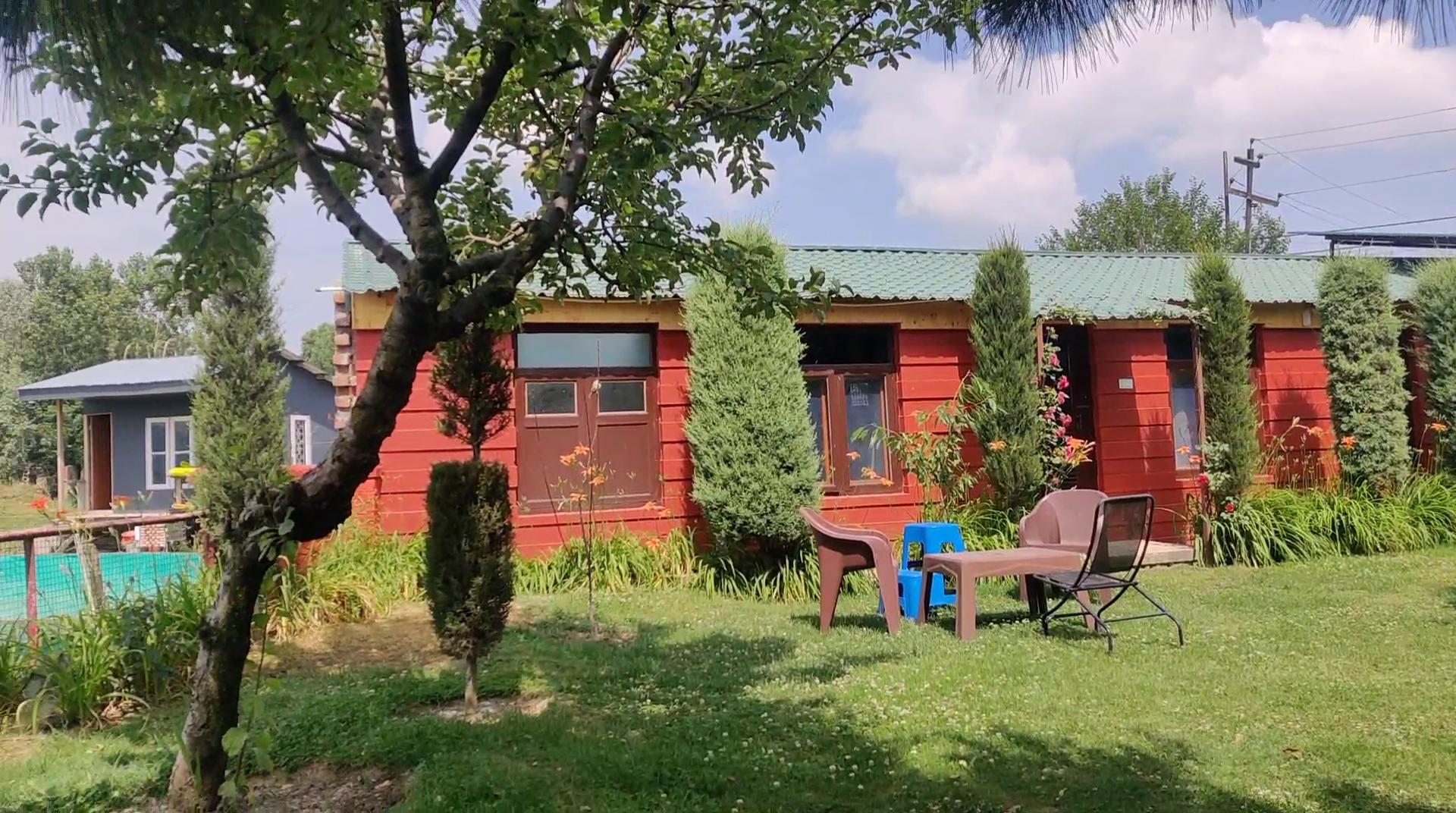 Banday Cottages Nigeen - Tap to explore photos