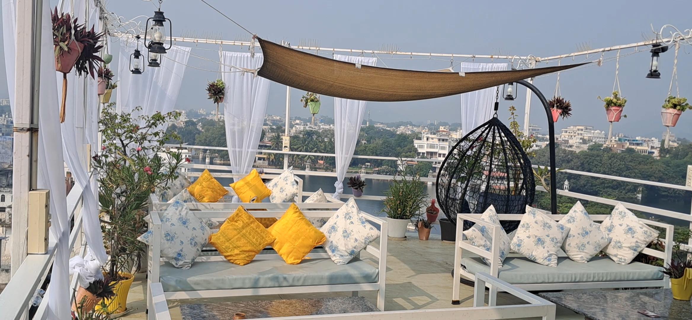 Raahi Backpacker's Hostel |Rooftop Restaurant at Lake Pichola| - Tap to explore photos