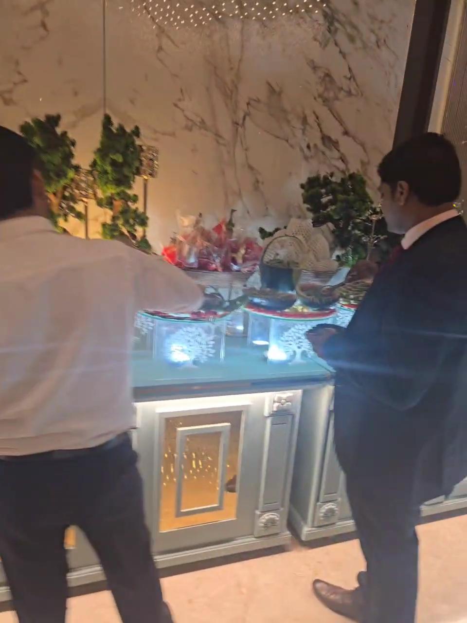 Le Parc Hotel & Banquets - Tap to explore photos