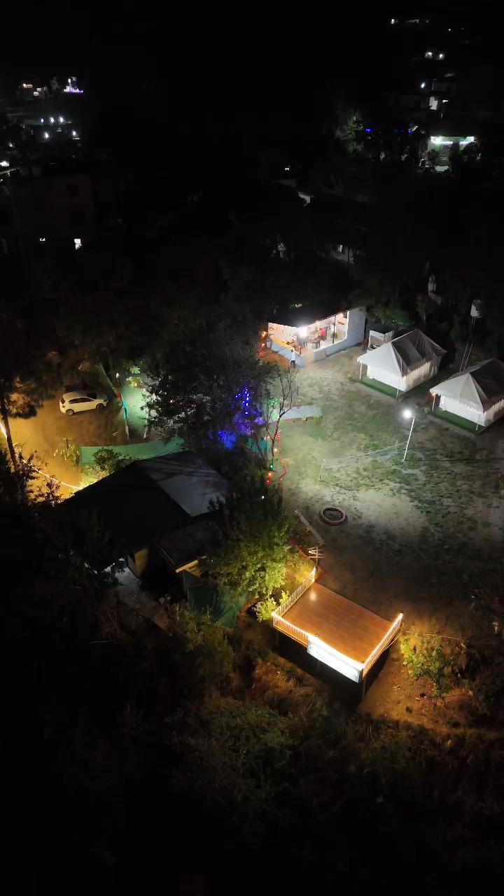 Yasnaya Camps - Tap to explore photos