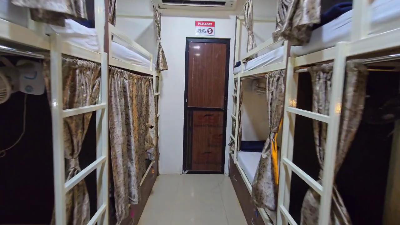 New Blossom Dormitory AC 24 HOURS - Tap to explore photos