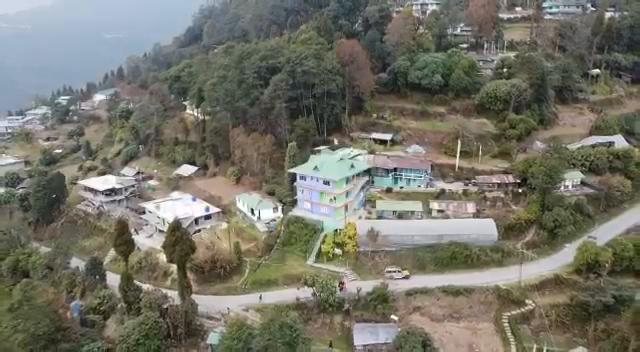 Ice Land Homestay - Zuluk - Tap to explore photos