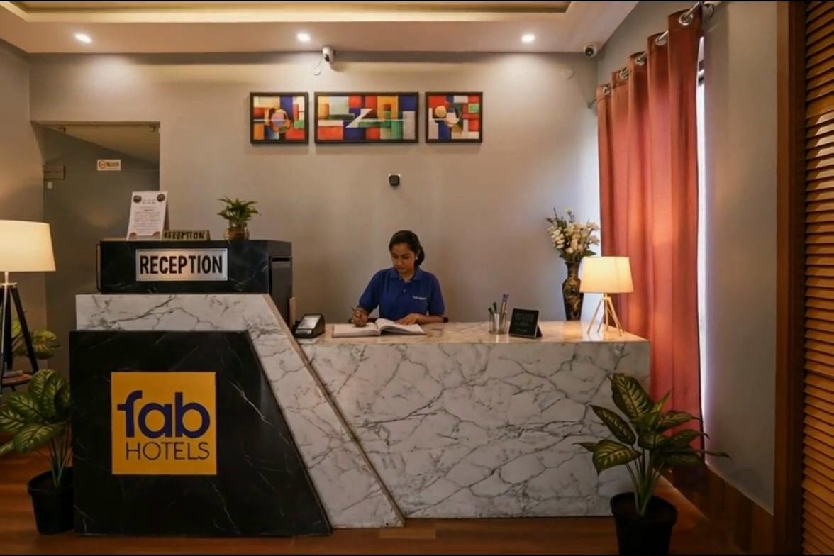 FabHotel Villa The Suites - Nr. Prayagraj Junction - Tap to explore photos