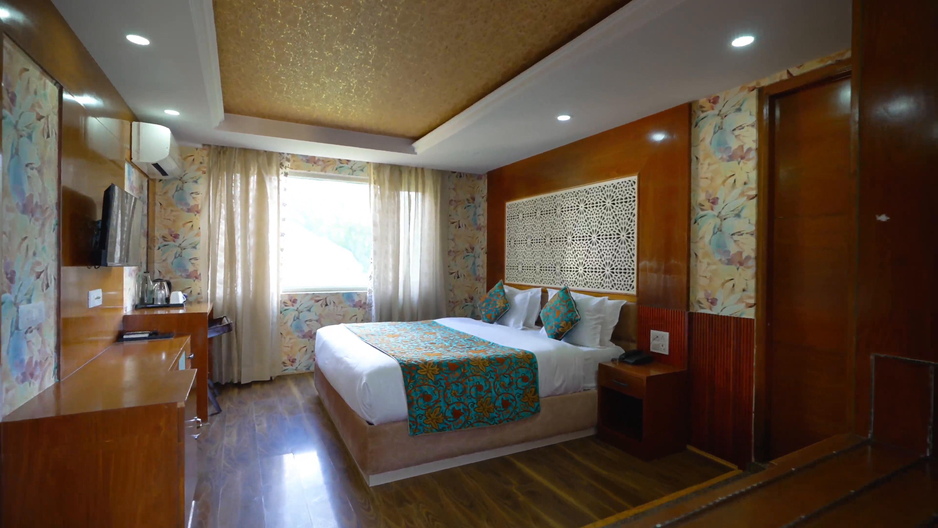 Hotel The Montreal Near by Dal Lake - Tap to explore photos