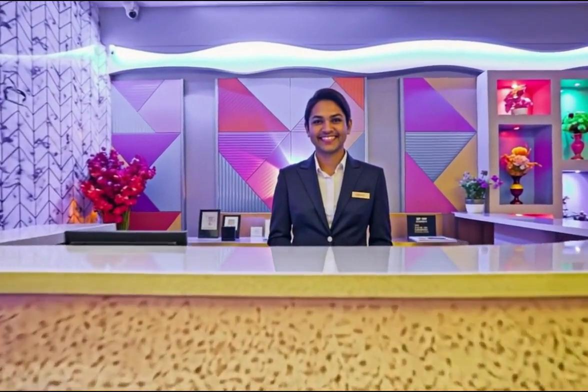 Via Arya - Tap to explore photos