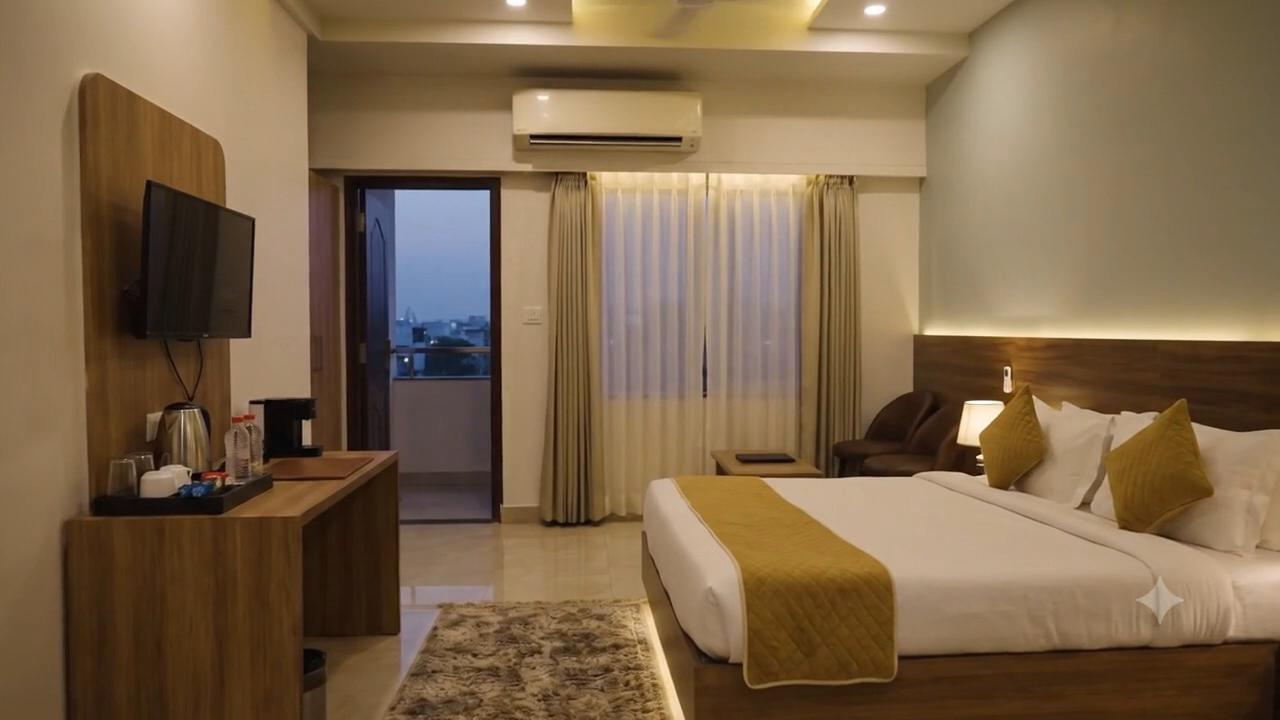 Hotel Raaso Inn - Tap to explore photos