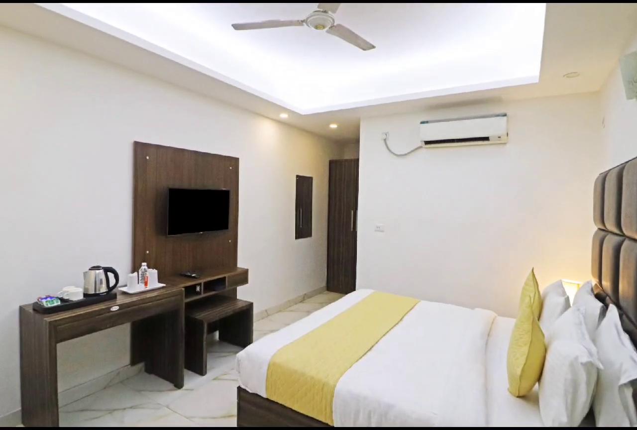 Hotel Mayda Prime Near Delhi Airport - Tap to explore photos