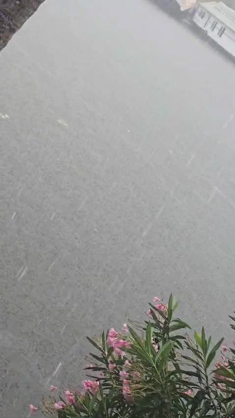 manthra lake view rooms - Tap to explore photos