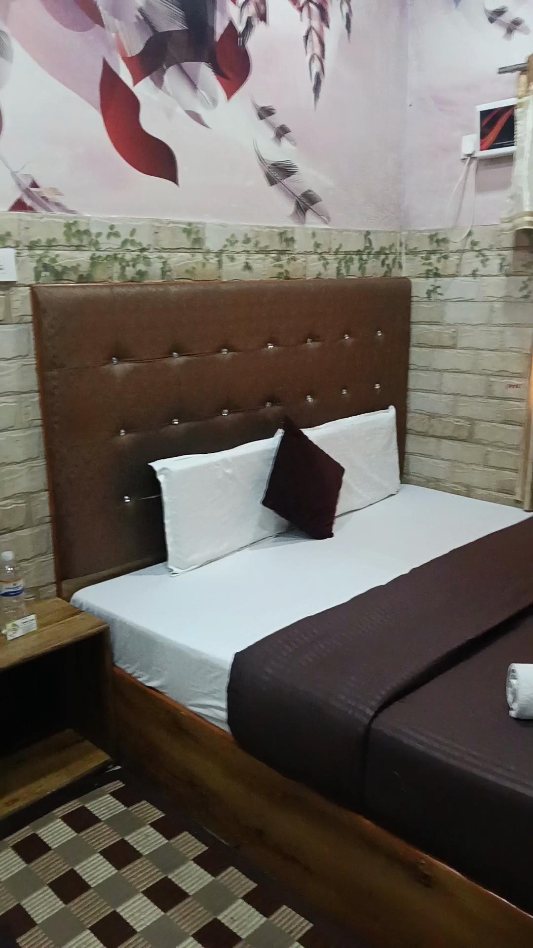 Jindal B&B 2 min walk to Golden Temple - Tap to explore photos