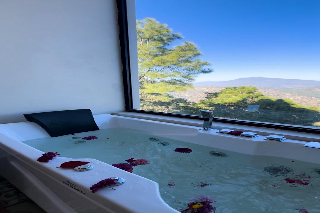 SaffronStays The Unwind Chalet: Majestic Suite - Tap to explore photos