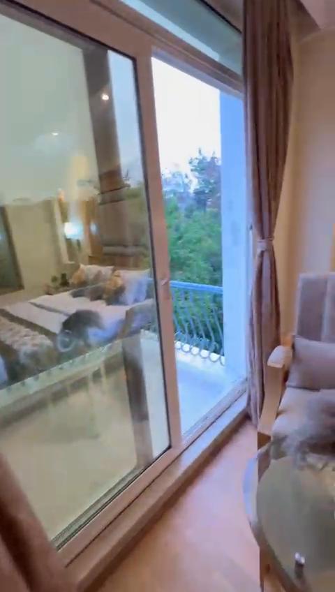 Luxotic Stays Gurgaon - Bathtub Rooms - Tap to explore photos