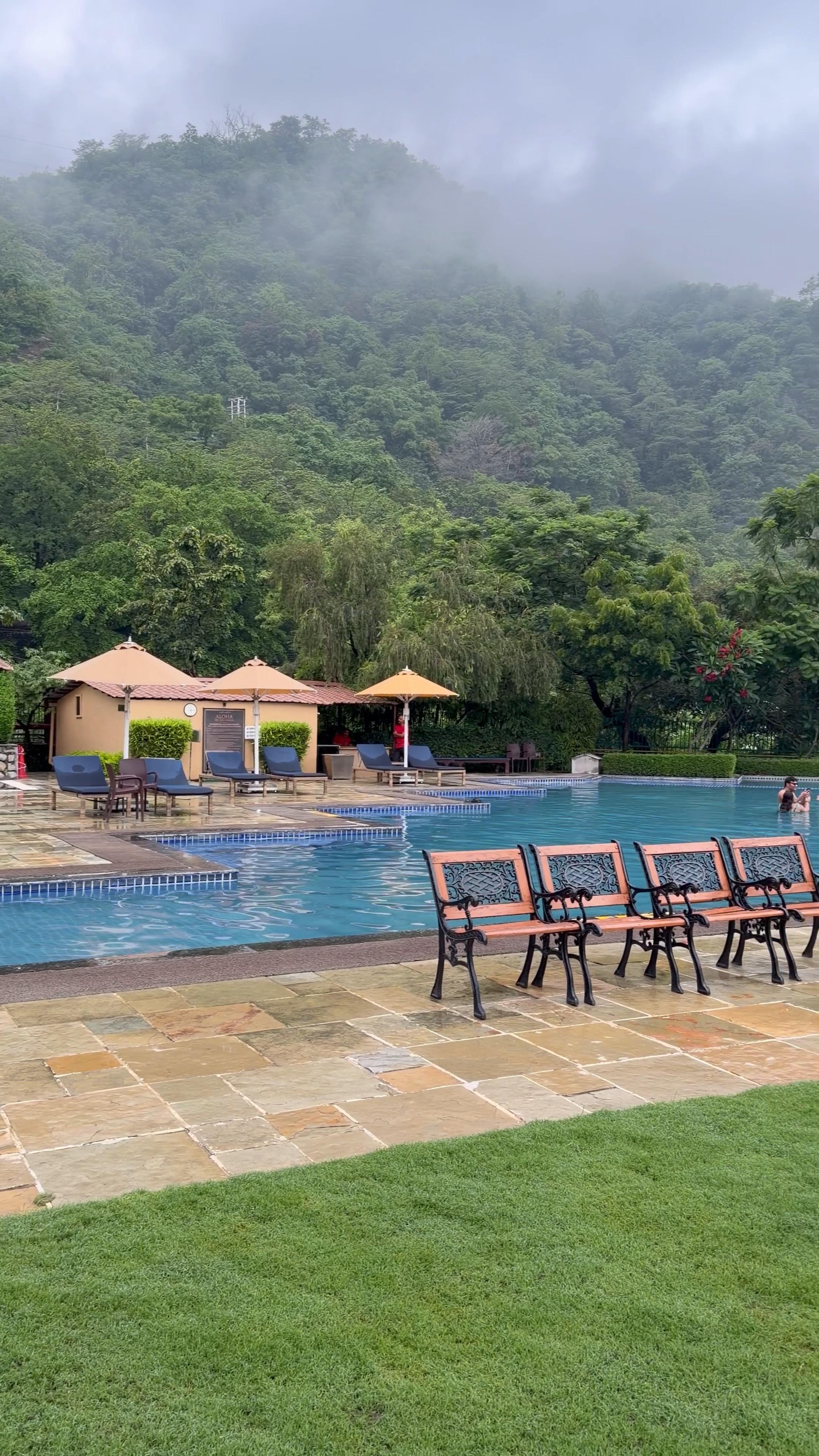 Luxurious 2BHK River View Pool Aloha on the Ganges - Tap to explore photos