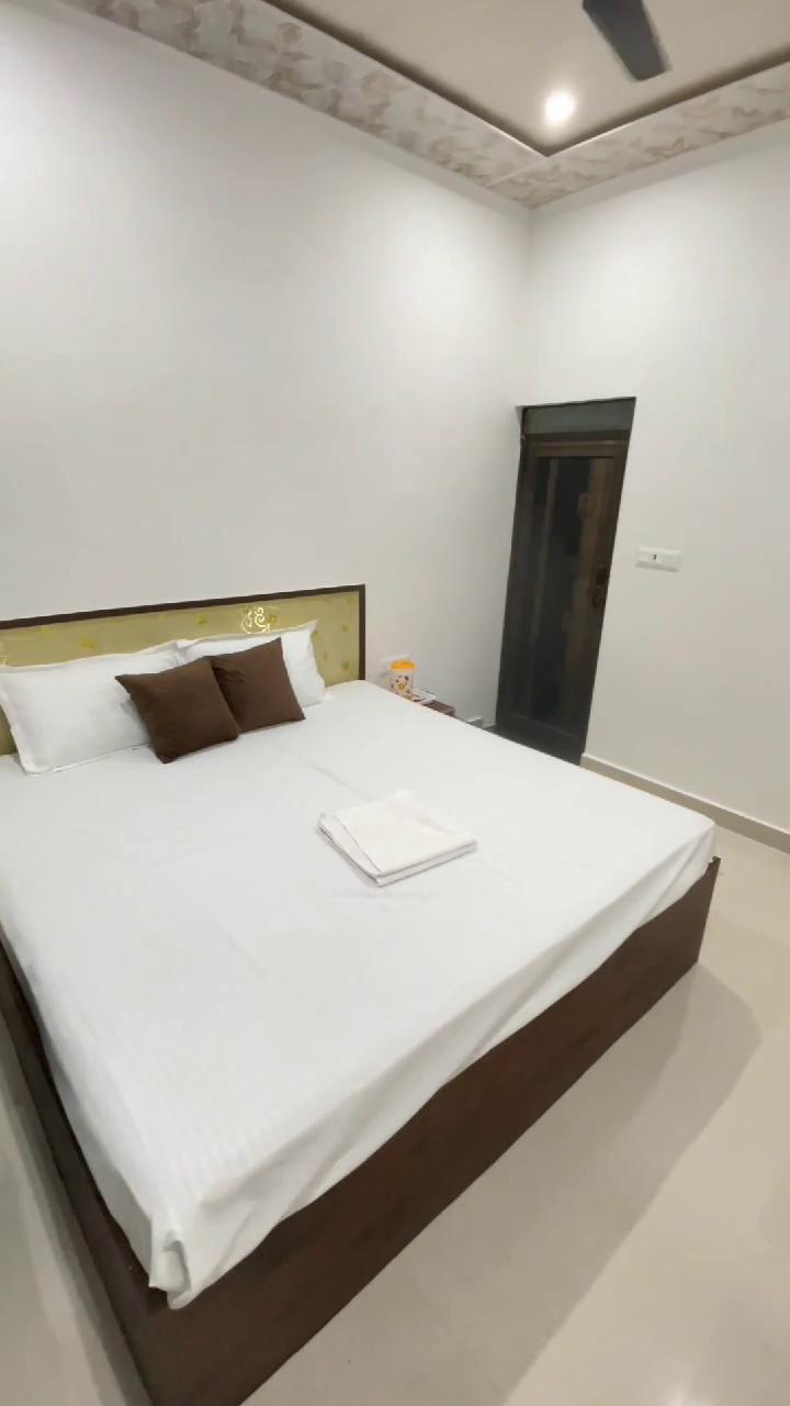 INDR HOMESTAY - Tap to explore photos