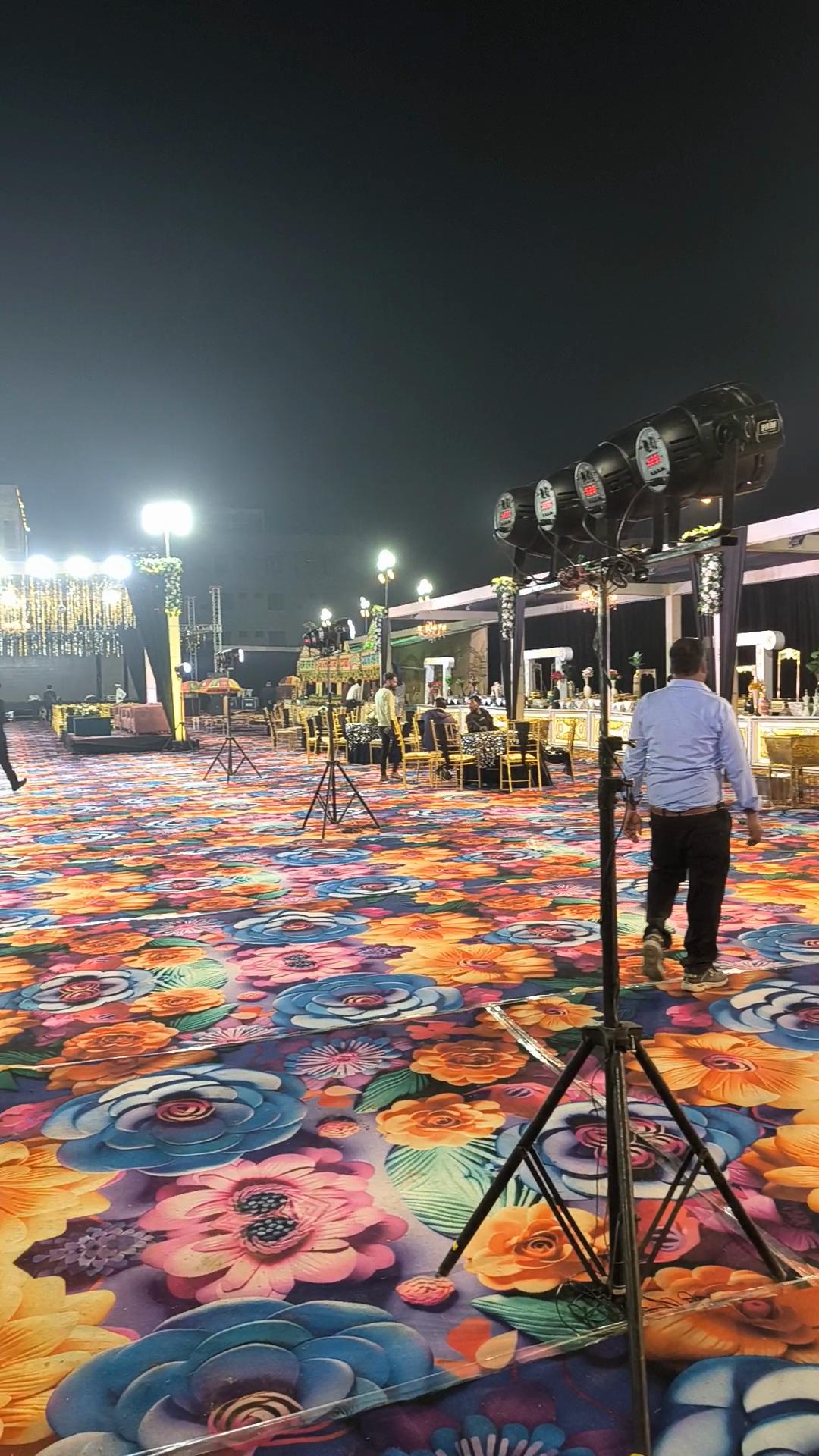 Hotel Shri Radha Nikunj Vrindavan - Tap to explore photos