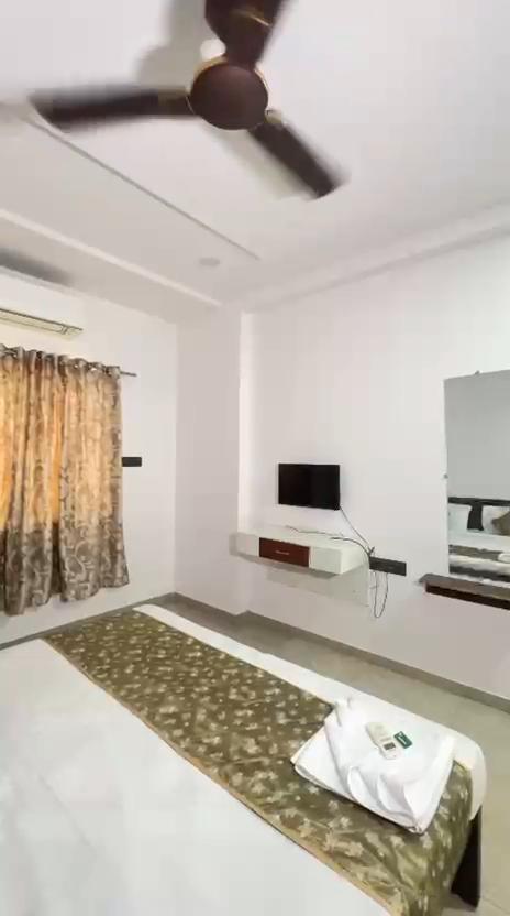 Raahi Serviced Apartment - Tap to explore photos