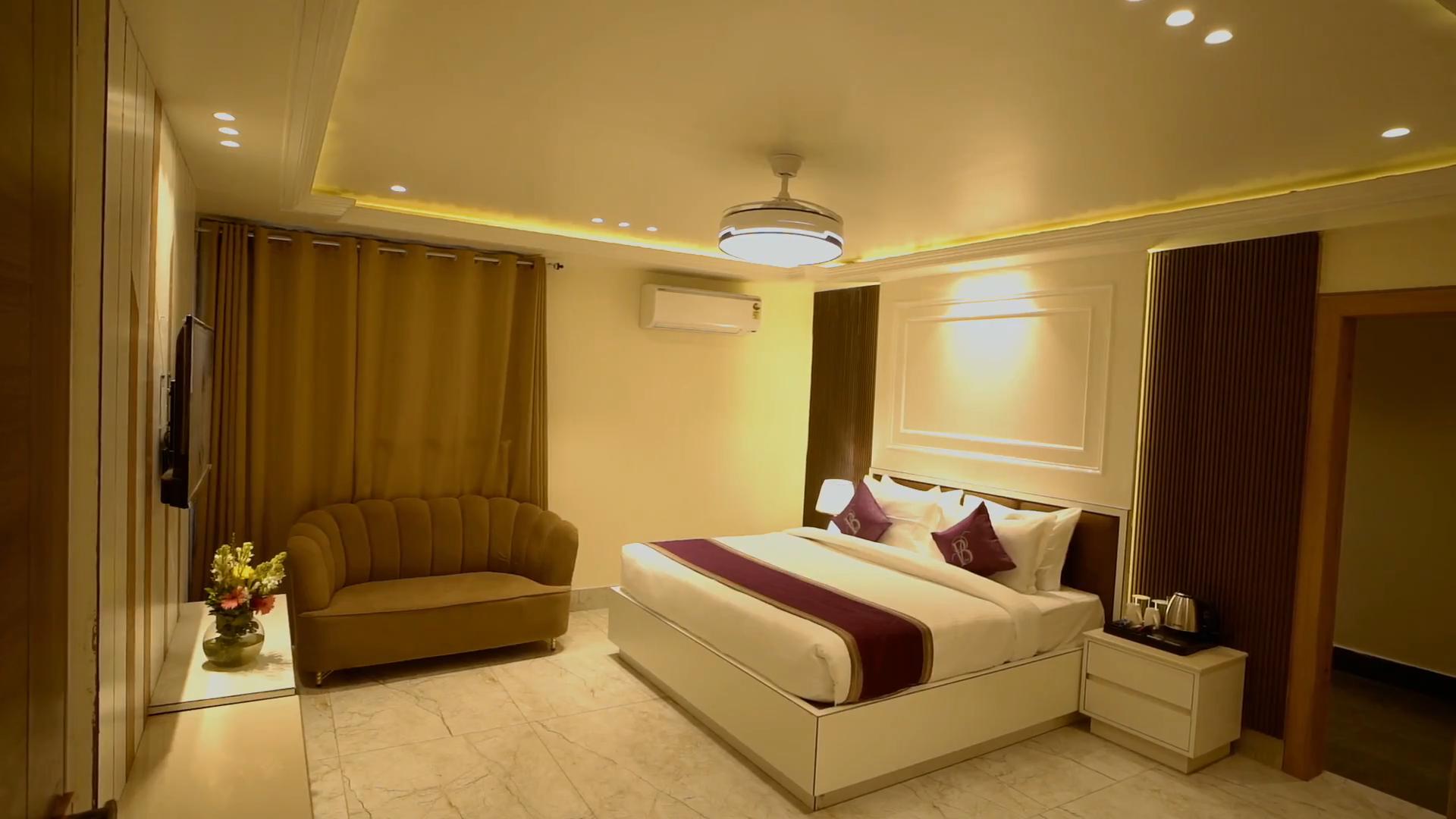 Hotel Balaji Palace Kashi - Tap to explore photos