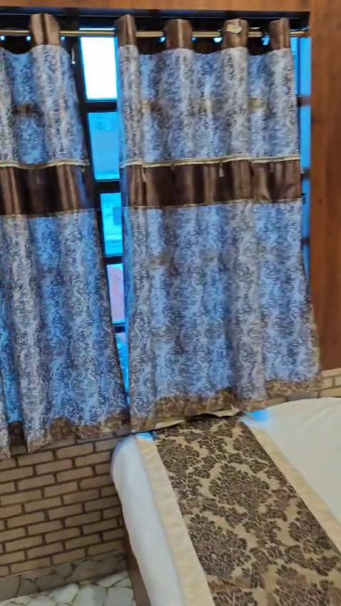 Shri Kailash Pati Guest House - Tap to explore photos