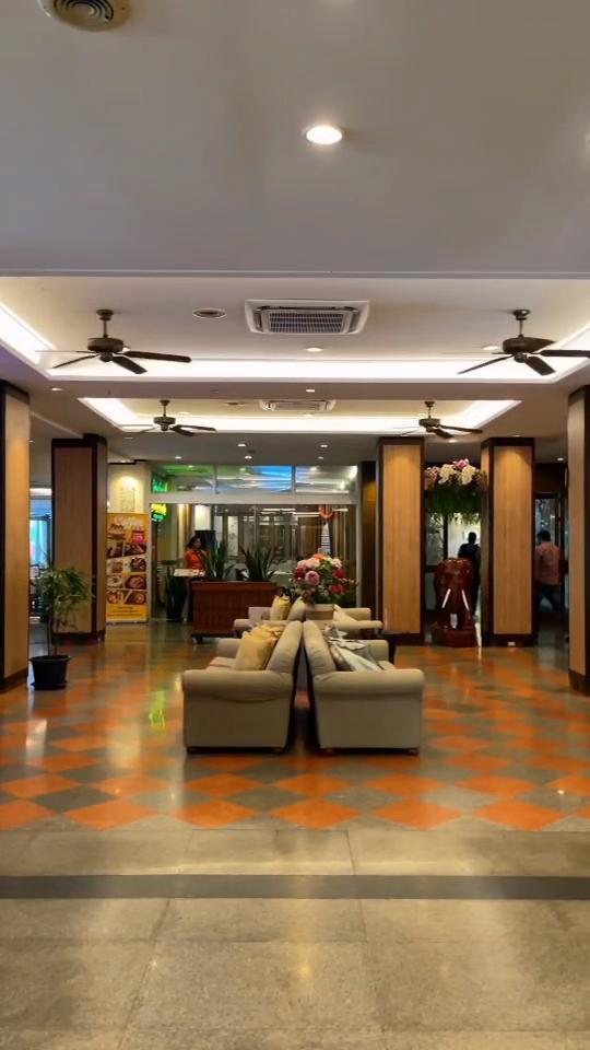 Golden Beach Hotel Pattaya - Tap to explore photos