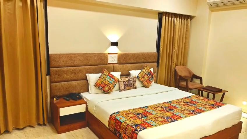 Opulence Inn - 500 Meters From Railway Station - Tap to explore photos