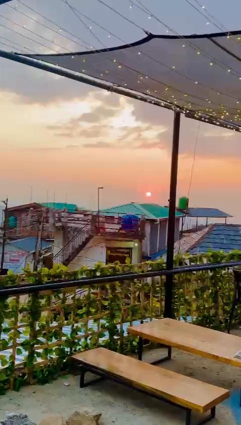 Hollywood Camps and Restaurant Bir - Tap to explore photos