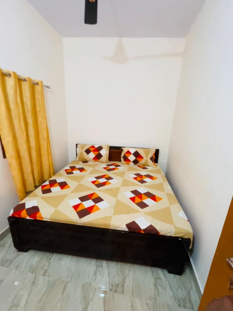 Madhur Kunj Guest House - Tap to explore photos