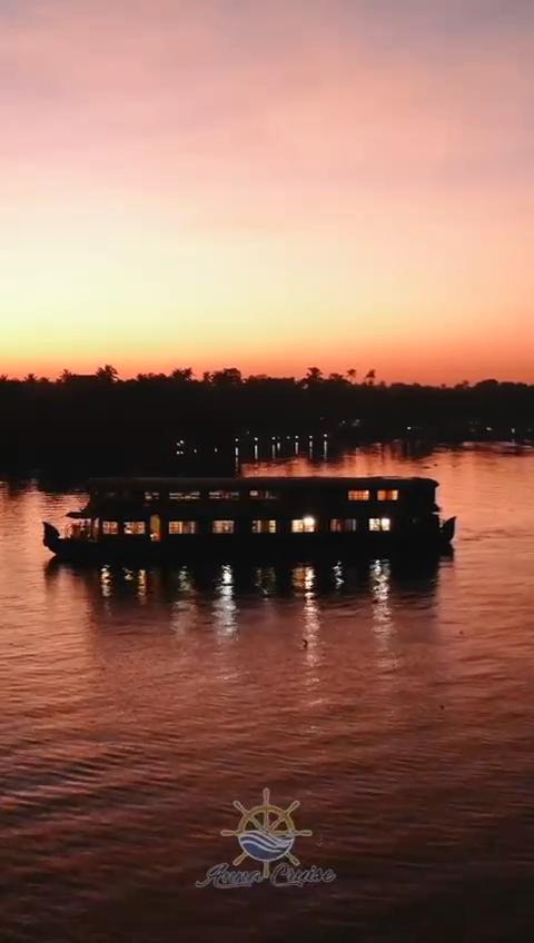 Anna Cruise Houseboats - Tap to explore photos