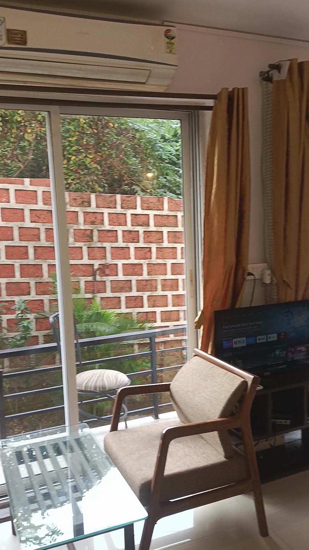 Hummingwoods - Tap to explore photos