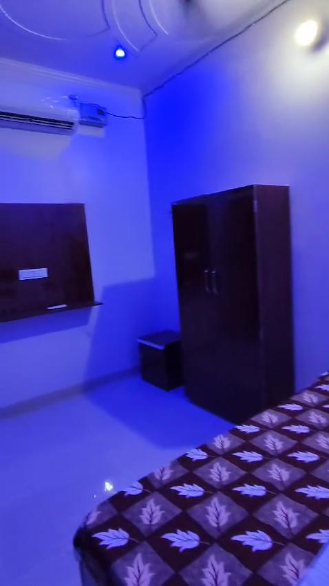 Sasta In Guest House - Tap to explore photos