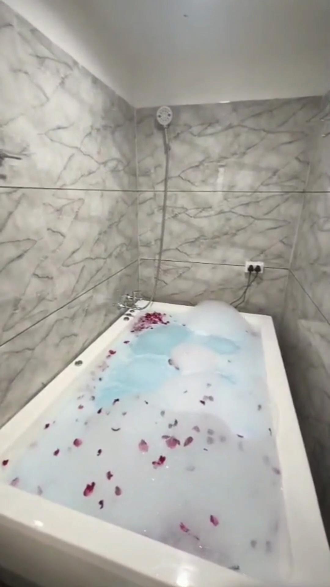 Hotel New Mahaveer - Tap to explore photos
