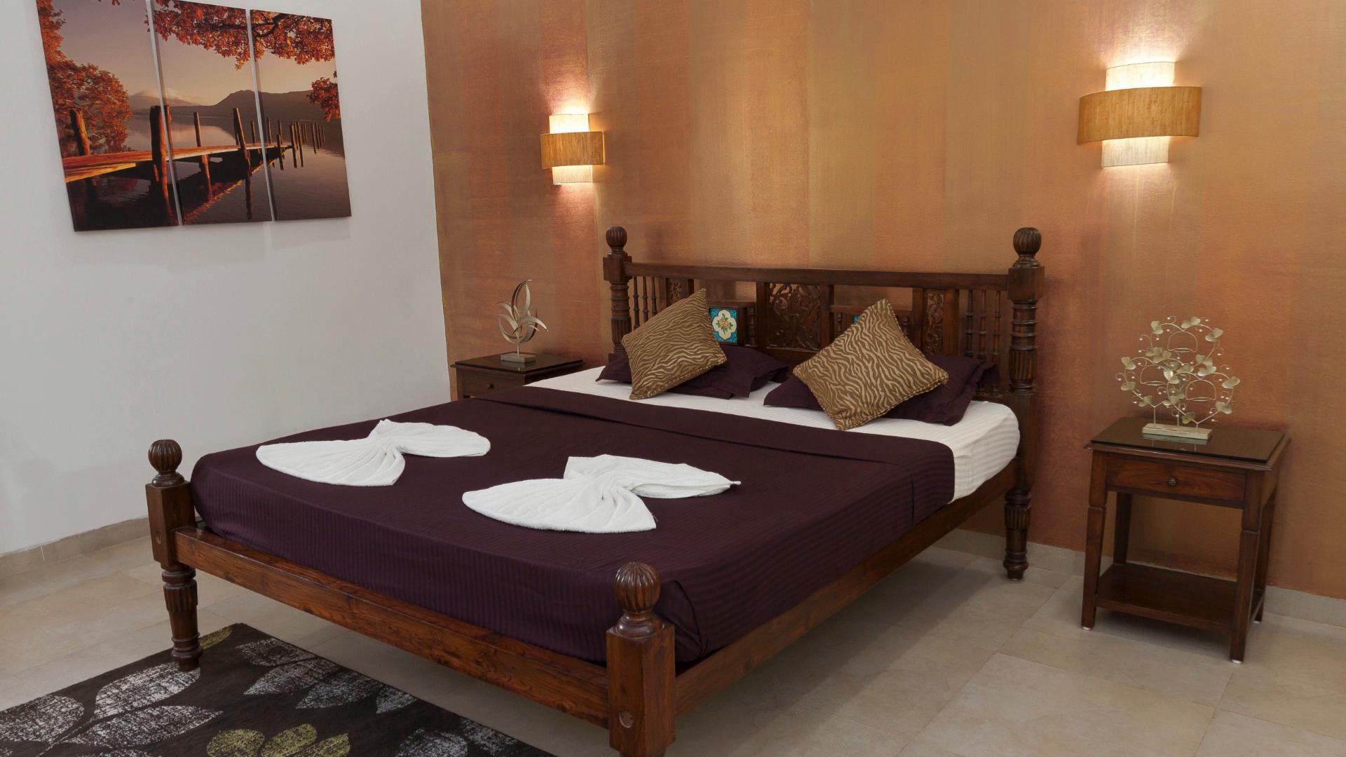 Villa Calangute  Phase 5 - Beach Villa with Private pool and Elephant shower - Tap to explore photos
