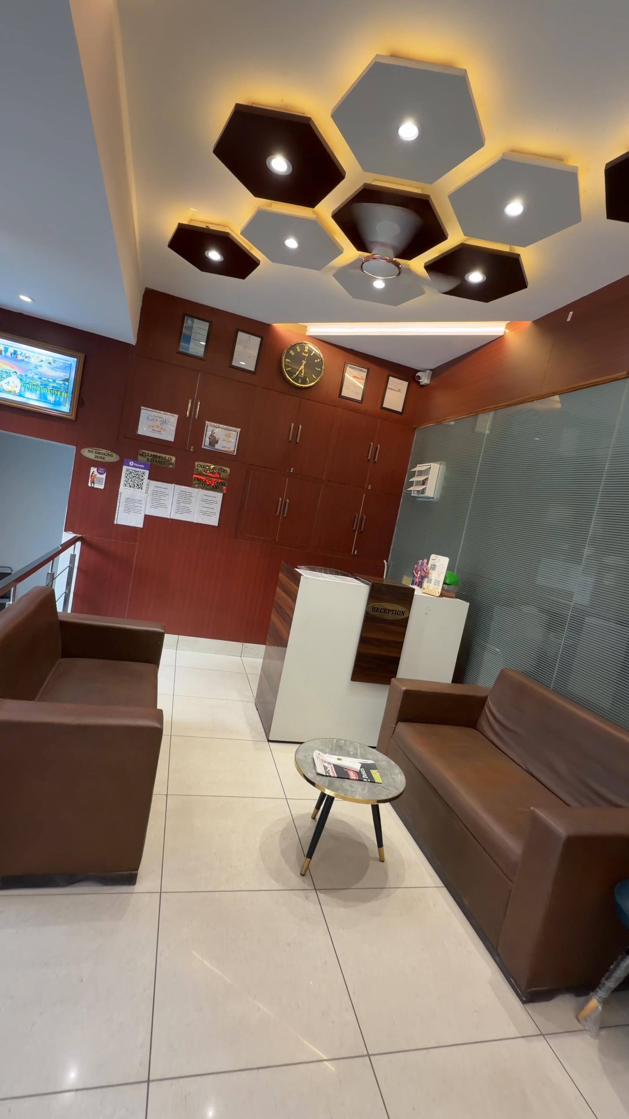 HOTEL DEEPJOT - Tap to explore photos