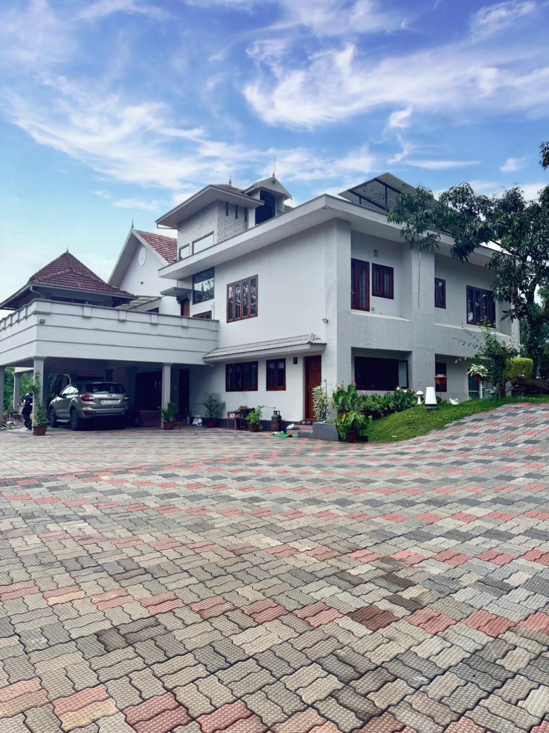 The Castle Vallakkalil Homestay Munnar - Tap to explore photos