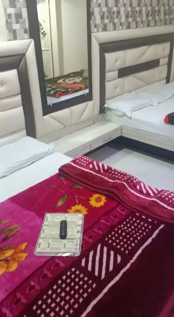Maa Tulsi Guest House - Tap to explore photos