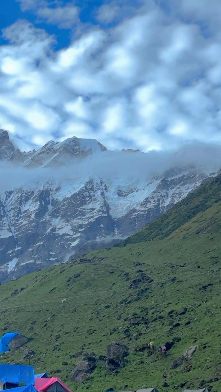 Lucky backpackers Kedarnath - Tap to explore photos