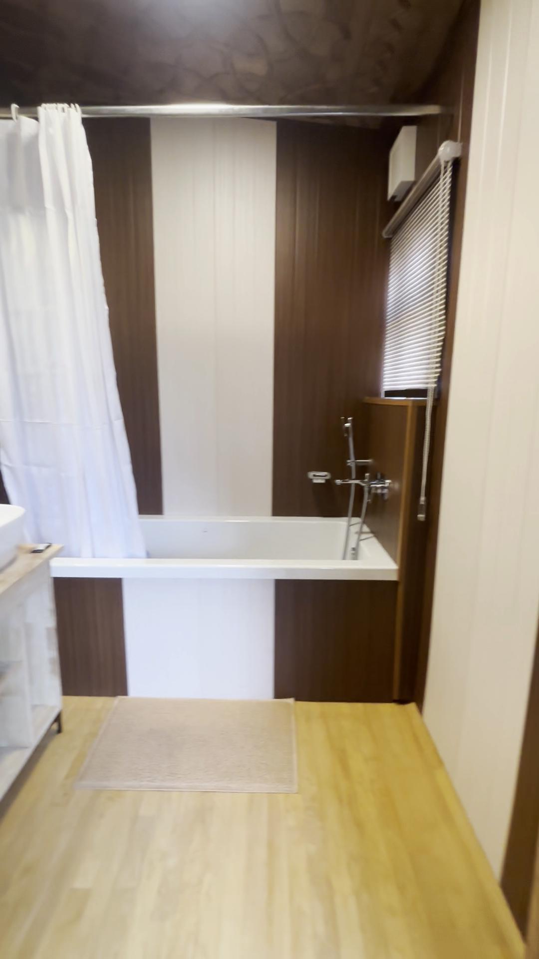 Luxury Inn Badyari Palace Houseboats - Tap to explore photos
