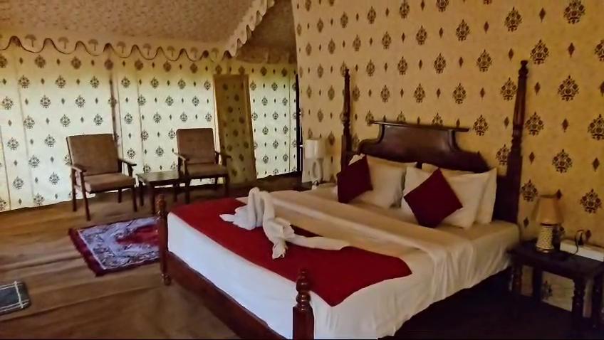 Divya Kumbh Luxury Retreat 700m from Sangam by BluSalzz - Tap to explore photos