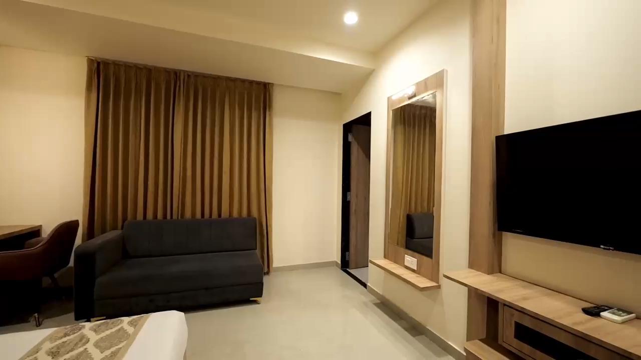 Hotel Mahadev Villa - Tap to explore photos