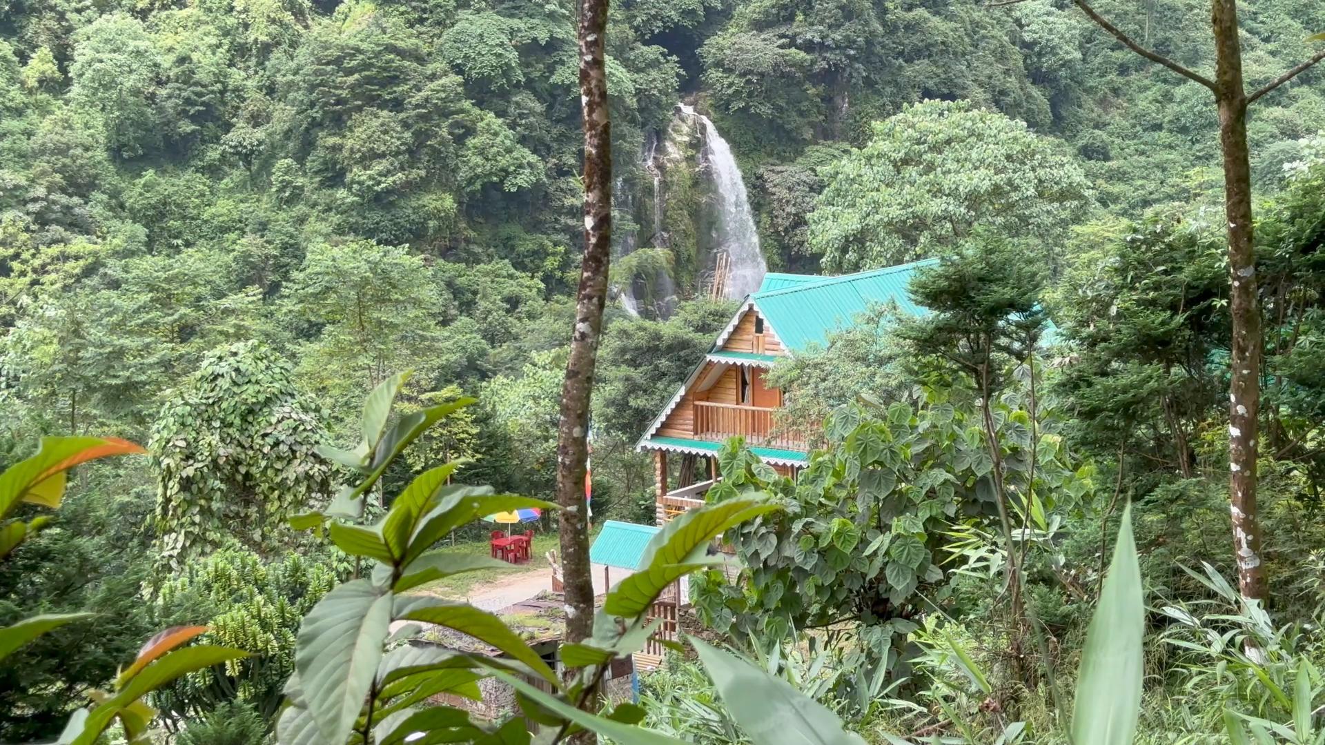 Kascade Inn - Tap to explore photos