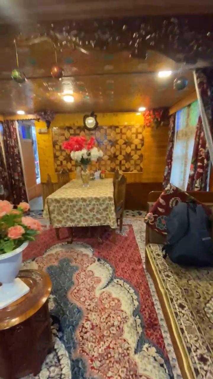Young Shagoo Group of Houseboats - Tap to explore photos